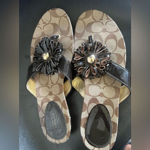 COACH SKYE PATENT SIGNAURE C KHAKI  CHESTNUT THONG SLIPPER  8 /M - Picture 7 of 13